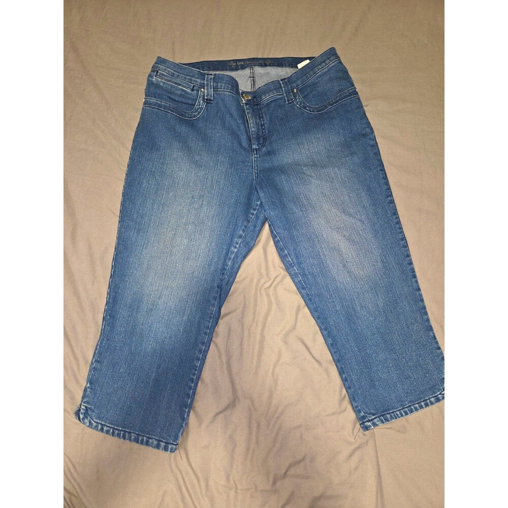 Lee Classic Fit Womens Capris Size 16W 38W 22L Medium Wash Denim Stretch Pants